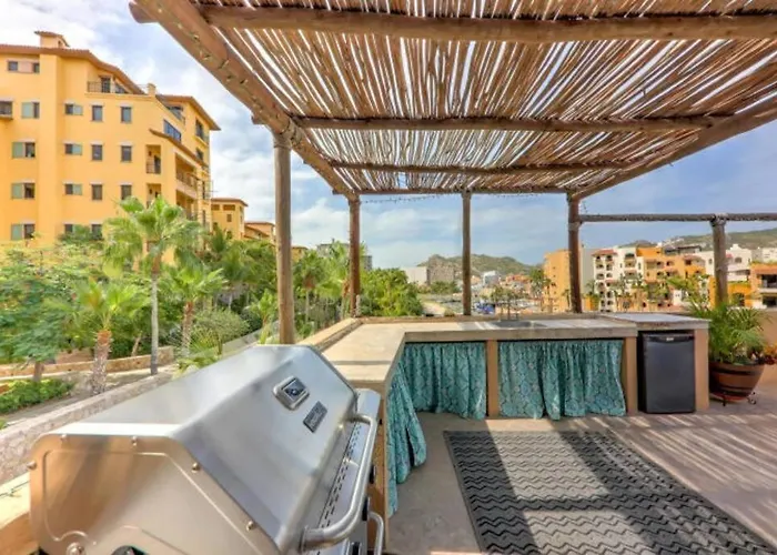Beachside Bliss Studio, Walk To The Marina And Apartment