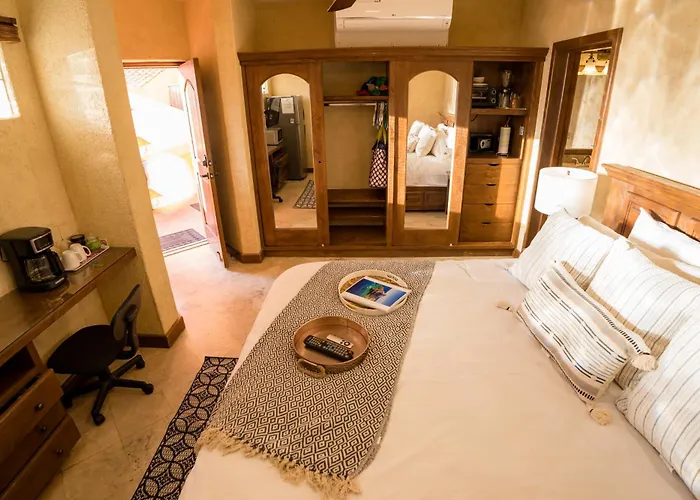 Apartment Beachside Bliss Studio, Walk To The Marina And Cabo San Lucas
